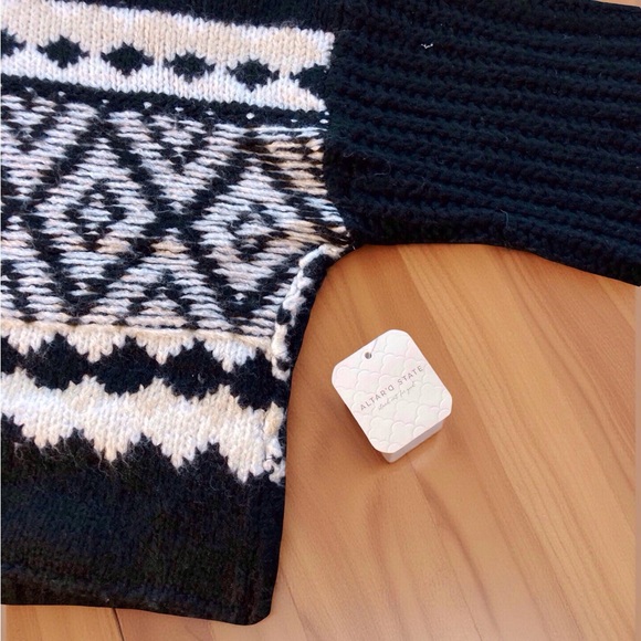 Altar'd State Geometric Fair Isle Cropped Sweater - Black - Medium NWT - Picture 10 of 11